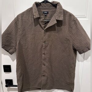 Express Men's Camp Collar Seersucker Button Down Short Sleeve Shirt